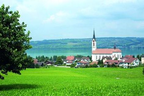 Nottwil mit Blick auf den Sempacher See