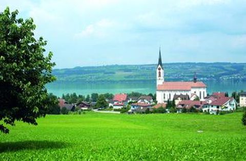 Nottwil mit Blick auf den Sempacher See
