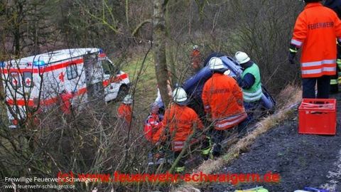 02.01.2012 – Schwerer Verkehrsunfall zwischen Stetten und Niederhofen