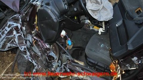 04.10.2012 – PKW Fahrerin schwer verletzt