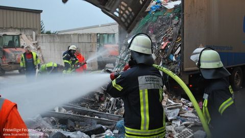 05.12.2013 – Ladung eines LKW brennt