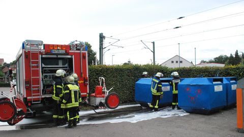 17.08.2018 – Altpapier-Container brennt