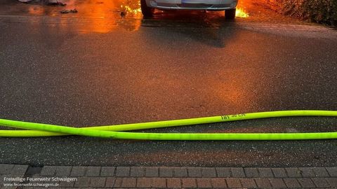 16.02.2026 – E-Auto brennt in Schafackerstraße