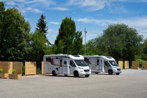 Wohnmobilstellplatz bei  der Kellerei der Heuchelberg Weingärtner